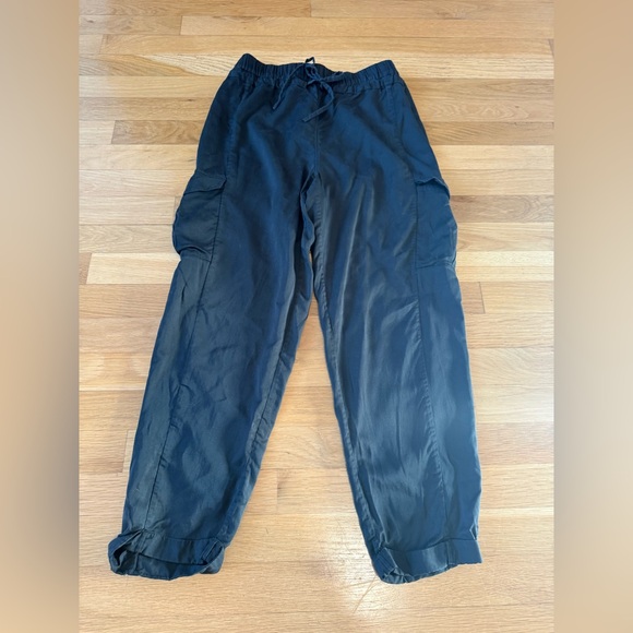 lululemon athletica Pants - Lululemon Move Lightly Cargo Pants - Dark Olive Green - Size 6 - Tencel